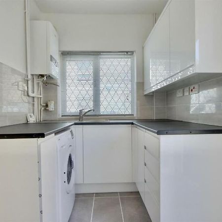 Improved Private House In Central Location 포츠머스 외부 사진