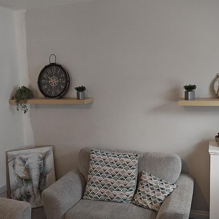 Improved Private House In Central Location 포츠머스 외부 사진