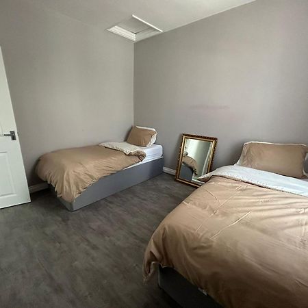Improved Private House In Central Location 포츠머스 외부 사진