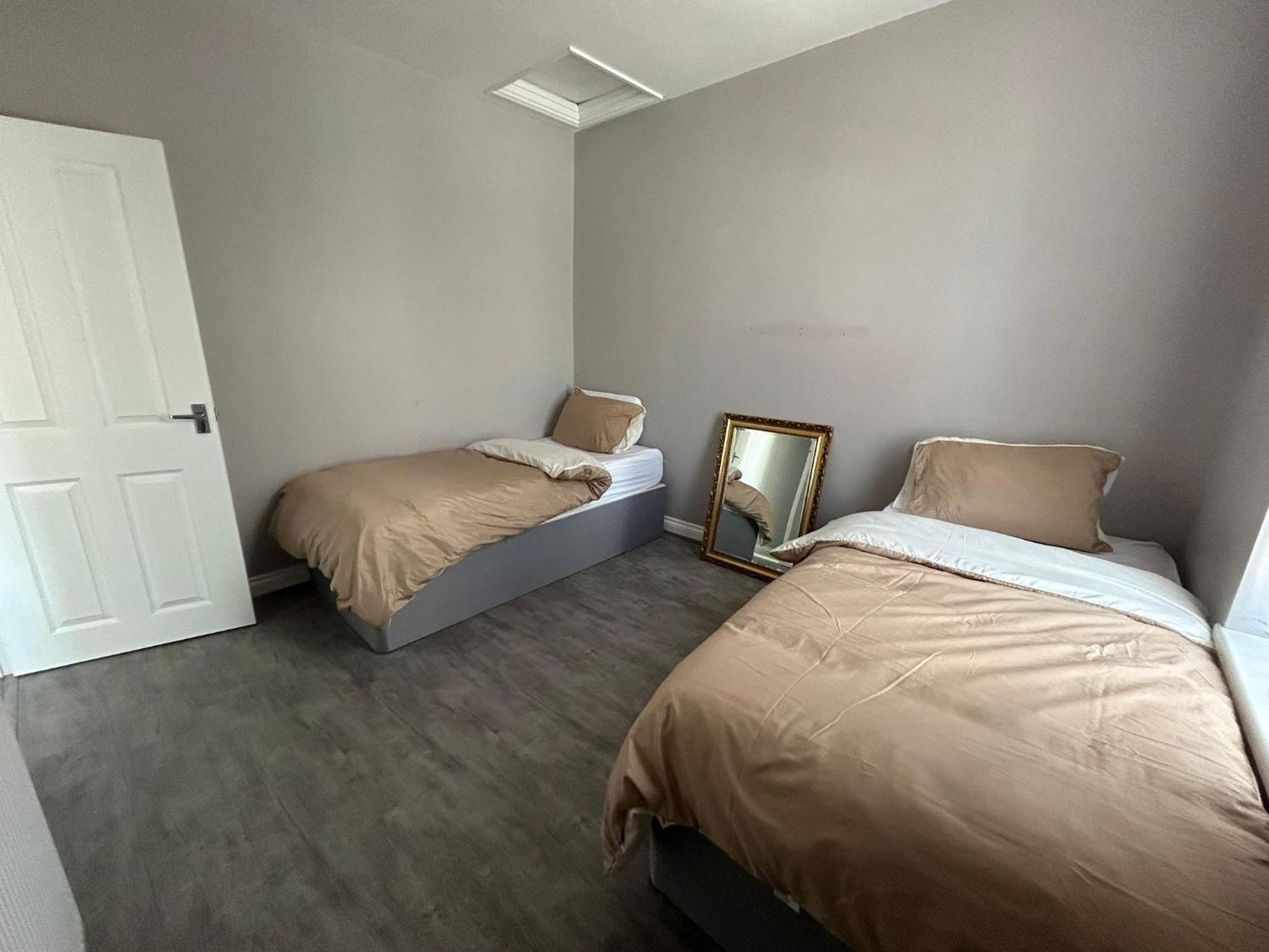 Improved Private House In Central Location 포츠머스 외부 사진